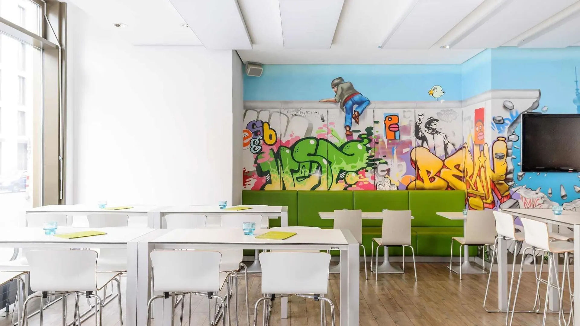 ibis Styles Hotel Berlin Mitte 3*,
